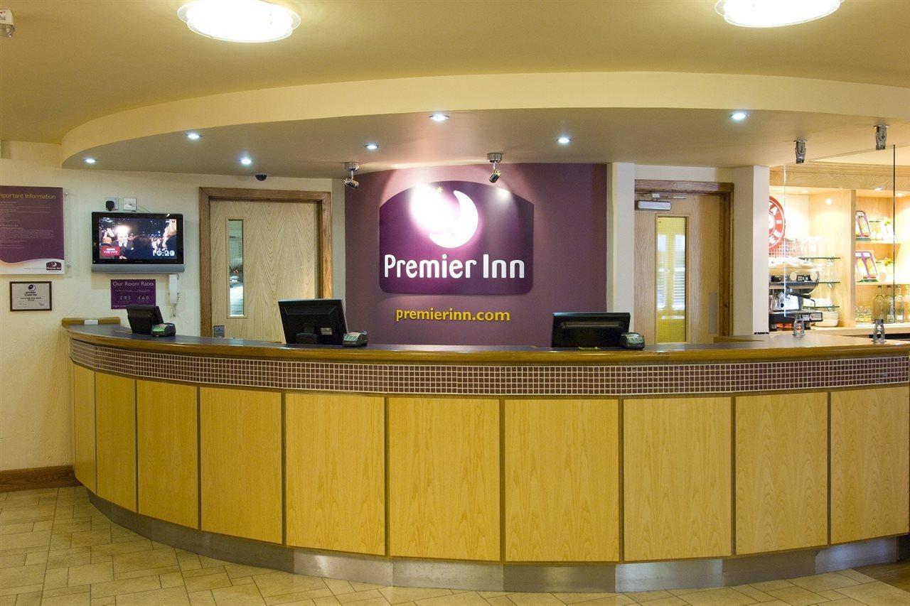 Premier Inn Slough Exterior foto